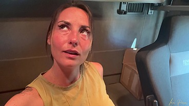Lea Pam Se Doigte, Se Caresse Et Jouit Trois Fois Dans Cette Vidéo Solo Tournée Dans La Cabine De Ce Camion.
