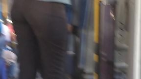 lindo culito en el bus