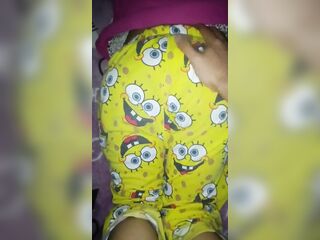 Le quito el condón a mi hermanastro y se viene en la pussy de la princesita de papá.