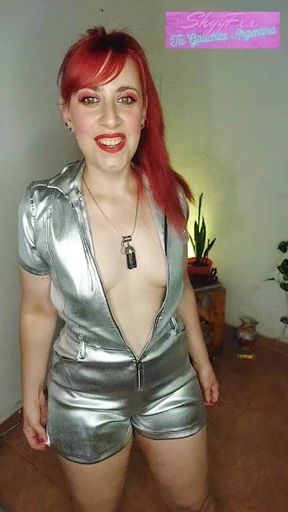 Do you dare to seduce this hot redhead at the club? Roleplay Argentina