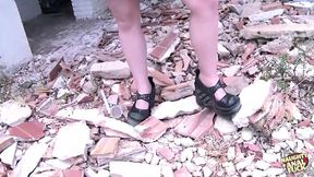 Tattooed alt blonde's voluptuous booty gets pounded