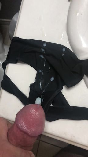 Cum shot on wife&#039;s dirty panties!