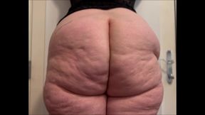BIG BOOTY MILF TAKES AGILITY TEST
