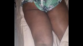 Deitada de bru&ccedil_os