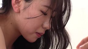 『愛し合う夫婦が残したいメモリアルヌードフォト』と題された雑誌の企画と妻を騙し、絶倫チ○ポ男と素肌密着偽撮影会で寝取られ検証！！旦那よりも若くてカチカチに反り返ったチ○ポがマ○コまで3cmに超接近して奥さん急激欲情！？旦那が近くにいるにも関わらず生中出し！！