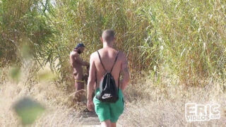 Bareback, cumming – eşcinsel fahişeler çıplak bir şekilde anüslerinden sikildi