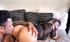 negao dotado fode a namorada do amigo escondido