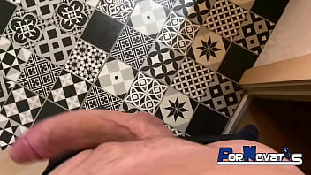 PORNOVATAS - Chica de la limpieza joven y tetona natural me pilla masturbandome mientras la observo