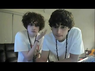 horny gamer twinks blowjob camshow