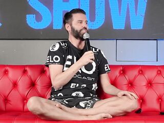 Elo Podcast entrevista a dos lesbianas calientes: Pau Rojas & Carolina Guerrero en Juan Bustos Show