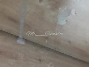Cum on mirror - An den Spiegel gespritzt