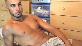 Handsome french arab guy serviced his huge cock by a guy 4 money !