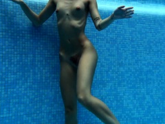 Tiffany Tatum strips naked underwater