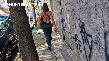 Seguindo desconhecida goxtosa na rua e comi ela na escada do prédio - POV