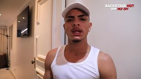 mlk edu fodendo um cuzinho nos bastidores da cena