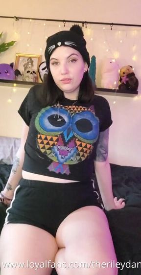 Riley Tinder hookup blowjob and vibrator creampie