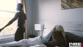 Stunning vixen gets nailed on the sofa