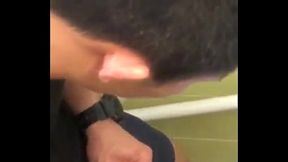 Sục l&eacute_n trong toilet Turned secretly masturbating boy