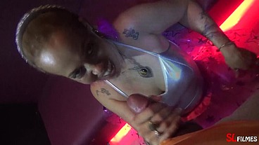 Durante o carnaval peguei a Fada Mel enfiei a rola e gozei dentro