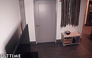 MODEL TIME Anna Claire Clouds Gets a Surprise from Sugar Daddy