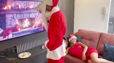 Santa’s fat cock feeds a hot latina with sticky milk under the tree