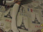 Colegiala mexicana de secundaria me hace un footjob y me vengo en sus pies - Emily Sex Queen