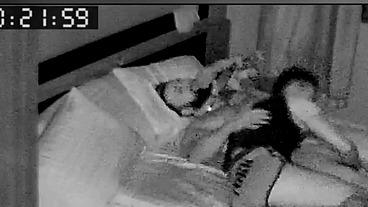 ESPOSA FLAGRA MARIDO TREPANDO COM VIZINHO PELA CÂMERA ESCONDIDA