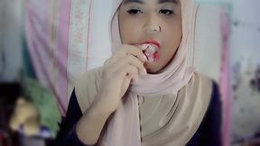 I tried a flavored condom for the first time by tasting it with my mouth