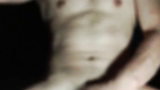 フェラすると愛液が垂れる筋肉質FTM
