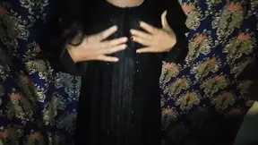 Desi Burka Beauty : Zoya Rubab’s First Solo Reveal – Don’t Miss It!