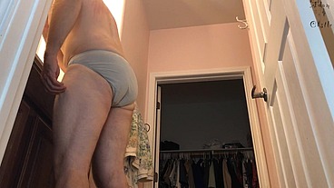 Hairy Guy N Man-Thong Shaves Body