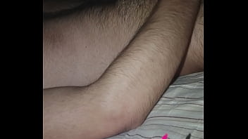 Joven gostoso batendo punheta