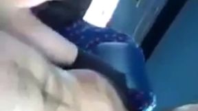 batendo punheta no banco de tras do onibus com risco de flagra