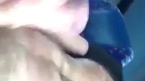 batendo punheta no banco de tras do onibus com risco de flagra