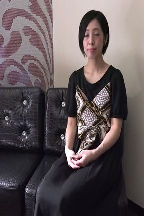 A Wife of Many Years of Marriage, Who Has Been on a Secret Meeting, Shows off Her Boundless Desire in Front of the Camera!
