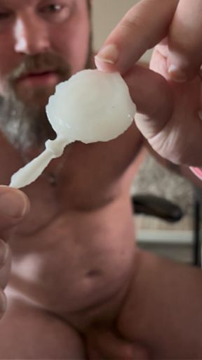 Bodybuilder Shoots Ropes Multiple Times While Eating Cum Popsicles