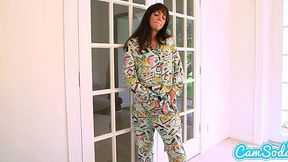 Teen rubs pussy to orgasm in cozy pajamas