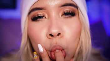 Blonde with a cute face looks for a stud with a cock bigger than her boyfriend&#039_s to record