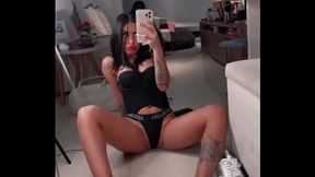 MC Mirella de calcinha no