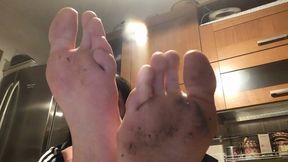 Clean my dirty feet, NOW! (ITA)