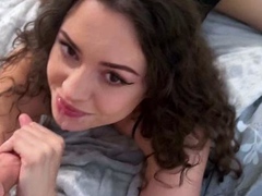 Beautiful babe gives blowjob and enjoys deep pussy banging