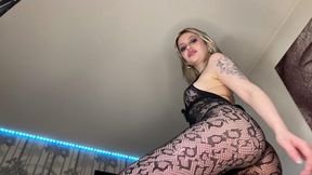 Giantess Queen Crushes & Smothers You Under Her Massive Ass!
