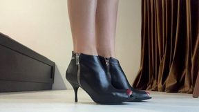 Toe Wiggle Ankle Boots