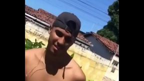 Cafu&ccedil_u dan&ccedil_ando sem cueca de pau duro