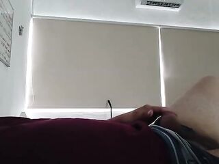 Tocandome en mi cuarto y disfrutandome