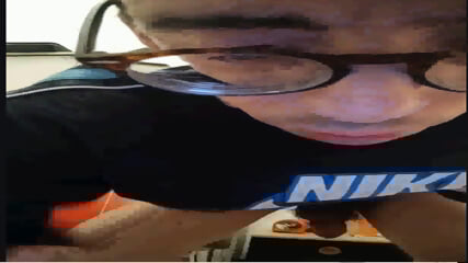 Giuseppe Piccione  Quest'uomo si masturba davanti alla telecamera di fronte a una bambina di 10 anni