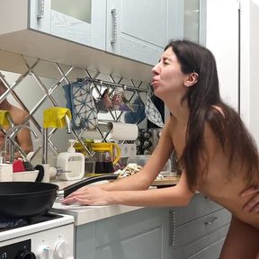 I Couldn&#039;t Resist Fucking My Neighbor in the Kitchen While She Was Preparing Dinner