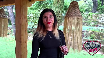Gwen, belle femme, s&#039_en prend plein la chatte