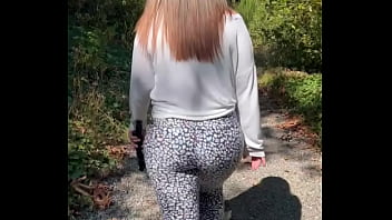 Candid Big Butt Girl At the Park