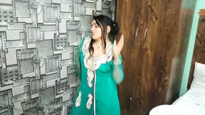 Desi couple enjoys romantic solo sex at beach during Gaane Par Sola performance